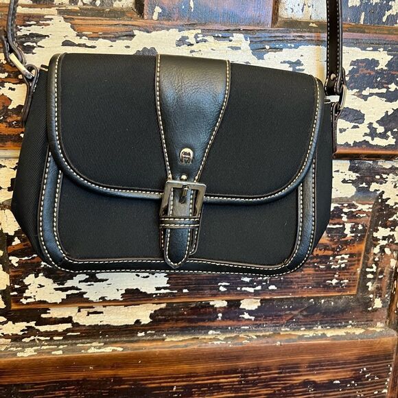 Vintage women’s small Etienne Aigner black canvas and leather bag. - Picture 2 of 9